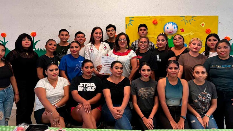 Gobierno de Isla Mujeres imparte taller Maquillaje para Danza a jóvenes de Zona Continental