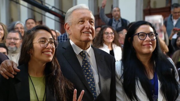 “Periodismo de avanzada, está vinculado a una causa”: AMLO