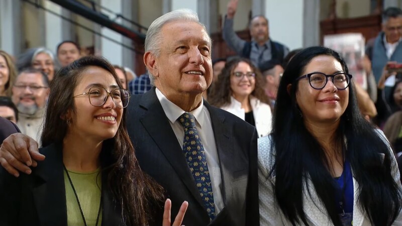 “Periodismo de avanzada, está vinculado a una causa”: AMLO