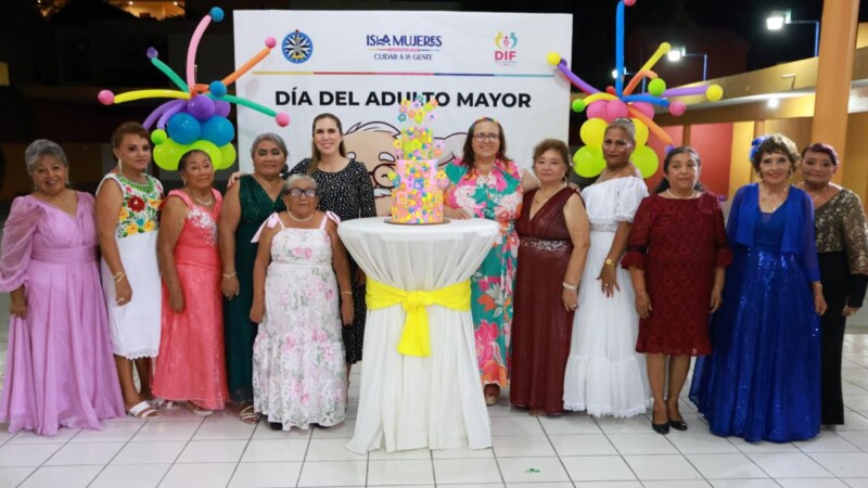 Atenea Gómez Ricalde celebra a las personas adultas mayores de Isla Mujeres con un ameno convivio