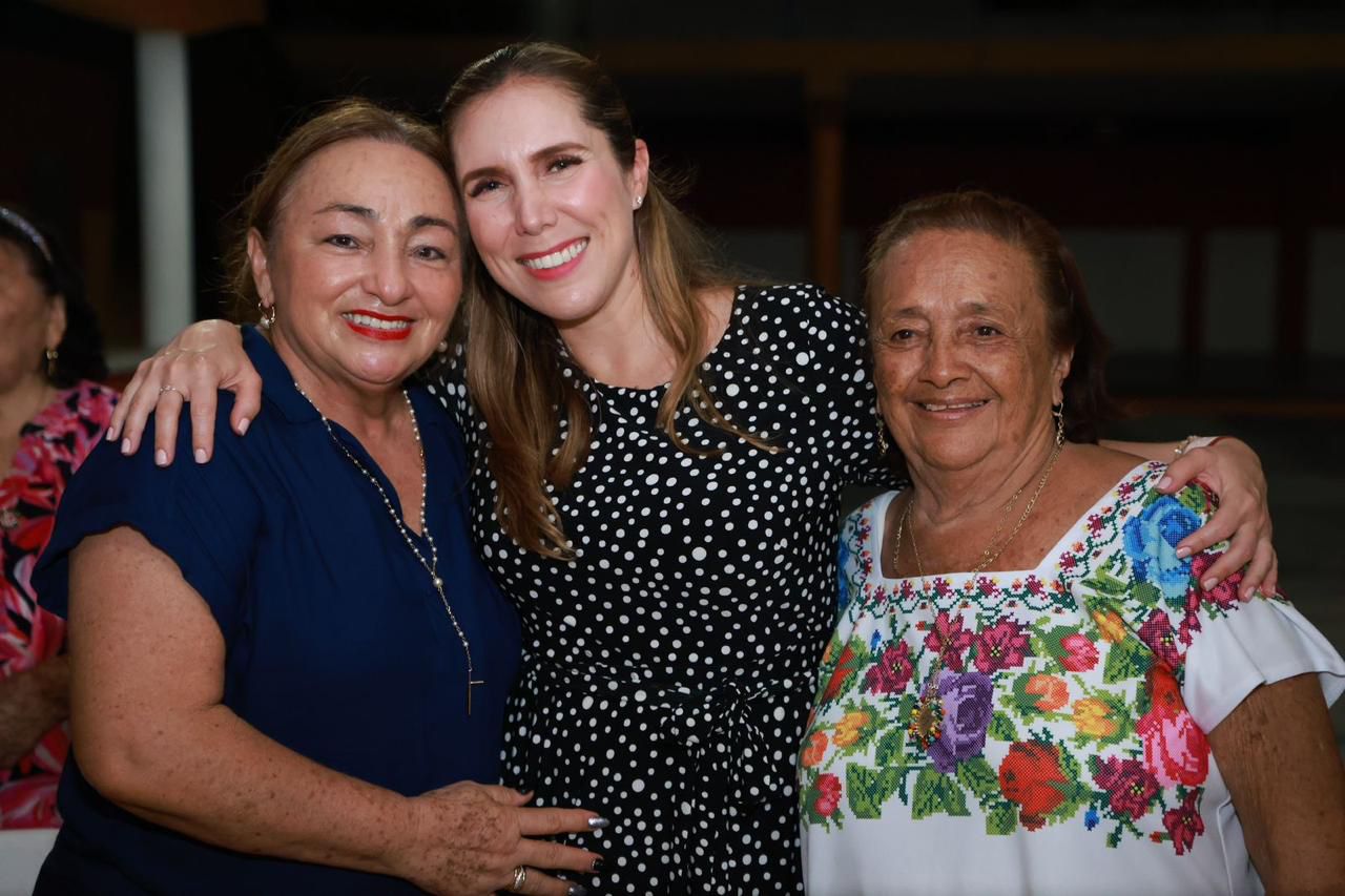 Reconoce la alcaldesa a las abuelitas y abuelitos isleños, al afirmar que sus enseñanzas, sabiduría y consejos son un tesoro invaluable.