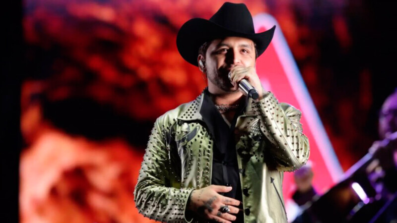 Christian Nodal recibe malas noticias sobre la demanda que enfrenta con Universal Music