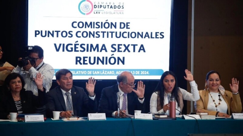 Avanza minuta para eliminar a siete órganos autónomos