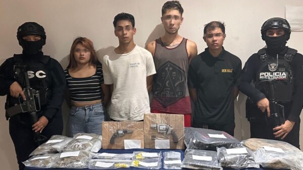 Detienen en Tulum a una narcocélula con narcóticos y armas de fuego