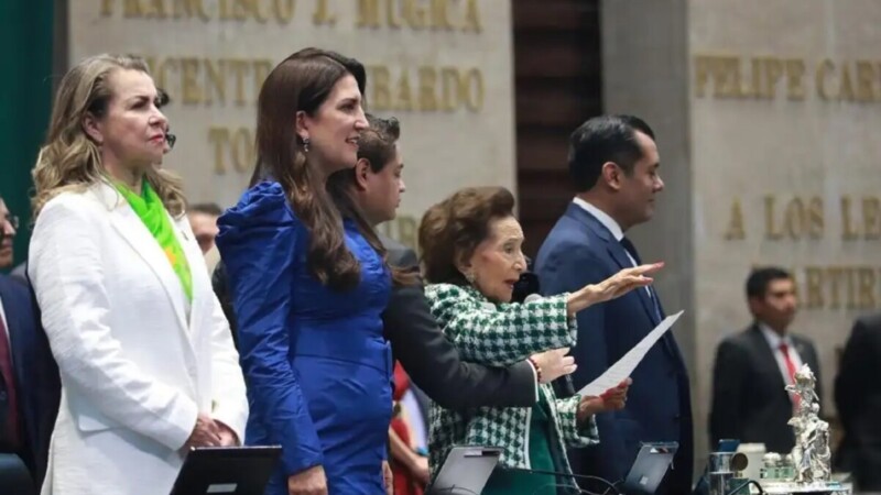 Protesta Ifigenia Martínez como presidenta de la Cámara baja