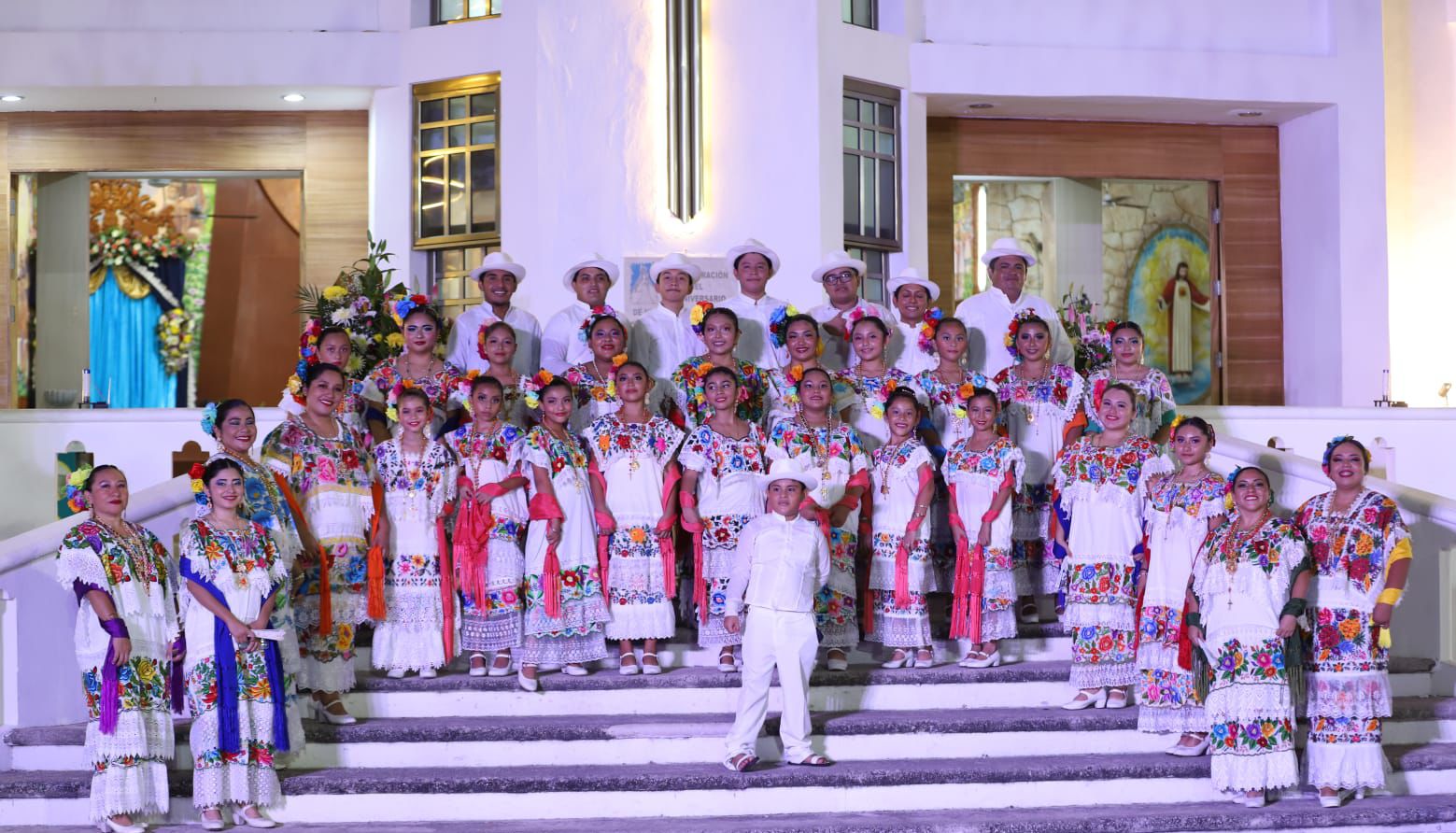 Se llevó a cabo un programa artístico-cultural que estuvo a cargo del Gobierno Municipal que encabeza la presidenta Atenea Gómez Ricalde.