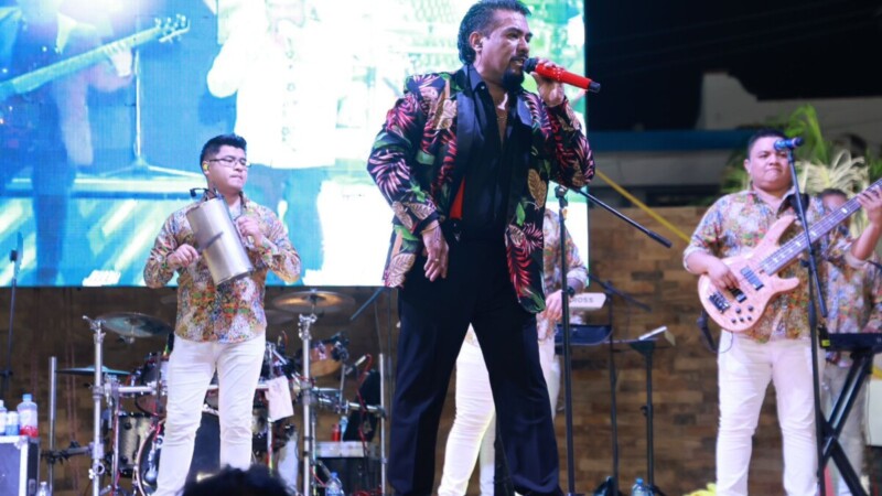 Fiesta en Isla Mujeres cierra con baile de Paleto ‘La Voz de la Cumbia’