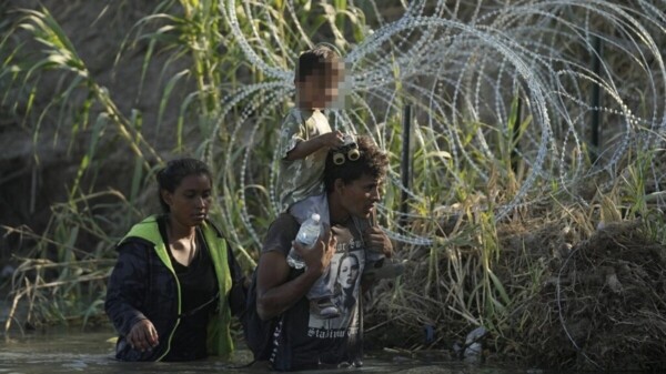 Texas triplica alambre de púas contra migrantes