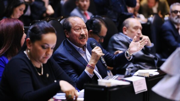 Avalan primer paquete de plan C de reformas