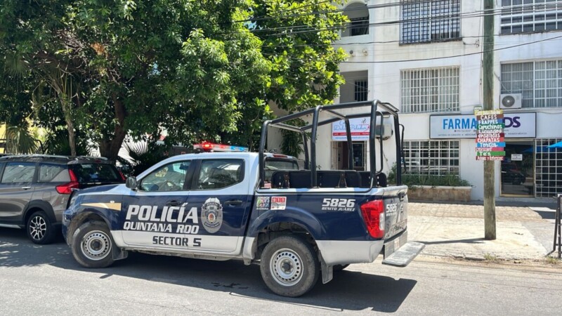 Atentan contra ocupantes de auto de lujo en Cancún