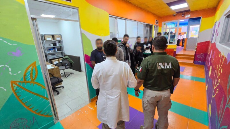 Rescatan a 104 migrantes que eran transportados en tráileres en Zacatecas