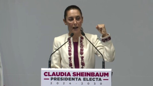 “Quisieran deslinde, ¡nunca!, es un honor estar con Obrador”