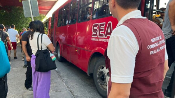 Persuaden con operativo, alza al transporte público en Cancún