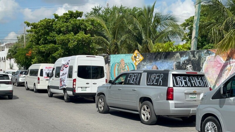 Transportistas turísticos se manifiestan en Cancún