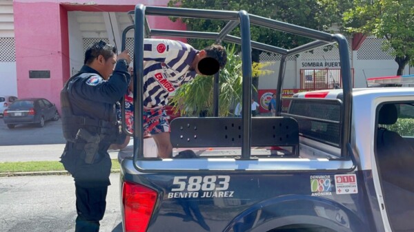 Detienen a sujeto exhibicionista en la Región 90 de Cancún (VIDEO)