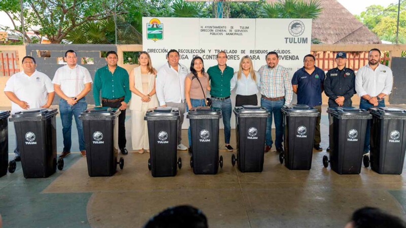 Ayuntamiento de Tulum apoya a familias con entrega de nuevos contenedores de basura