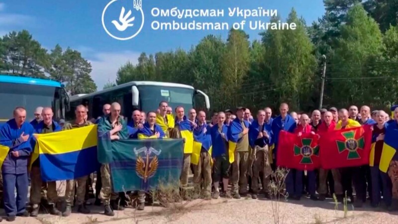 Ucrania y Rusia intercambian prisioneros a dos años y medio de conflicto