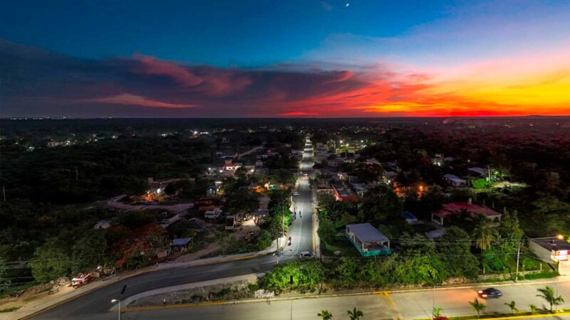 Continúa la transformación en Ciudad Mujeres con nuevo alumbrado público en la colonia La Loma