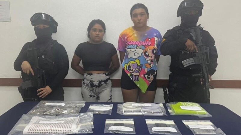 Aseguran a dos mujeres con droga y vehículo robado en Cozumel