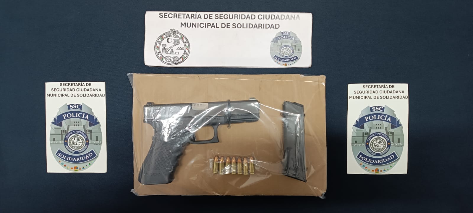 Detienen a dos sujetos por riña; uno estaba armado; la pistola de grueso calibre estaba abastecida con siete cartuchos útiles.
