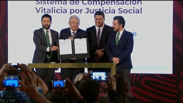 Tendrán ex trabajadores de Luz y Fuerza pensión vitalicia