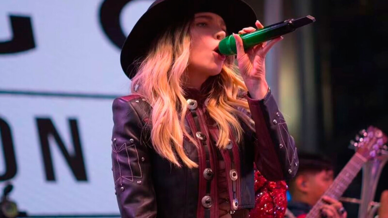 Belinda responde a las críticas por haber encabezado el Grito en Times Square