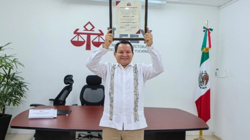 Recibe ‘Huacho’ Díaz constancia de gobernador electo de Yucatán