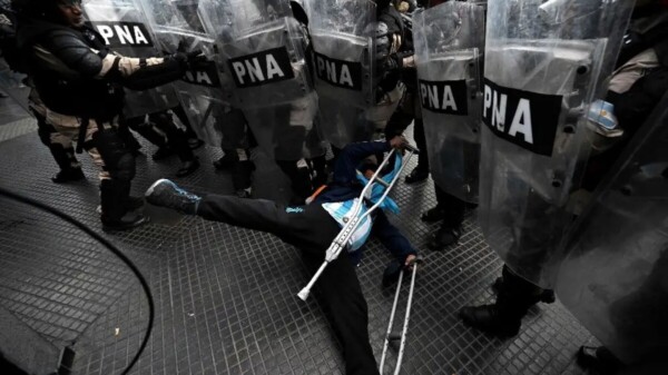 Gobierno de Argentina reprime por segunda vez a jubilados