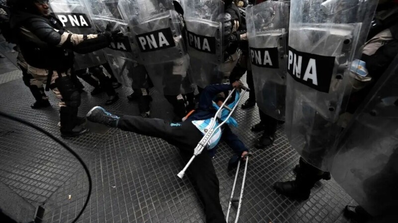 Gobierno de Argentina reprime por segunda vez a jubilados