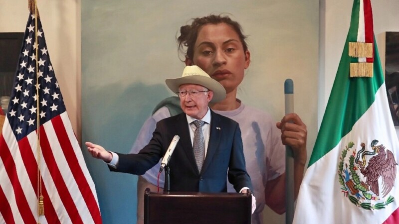 Ken Salazar a AMLO: EU no es culpable de violencia en Sinaloa