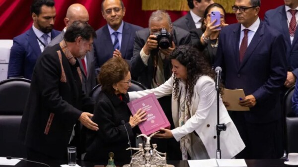 PAN enfurece contra Alcalde al entregar el Informe de AMLO