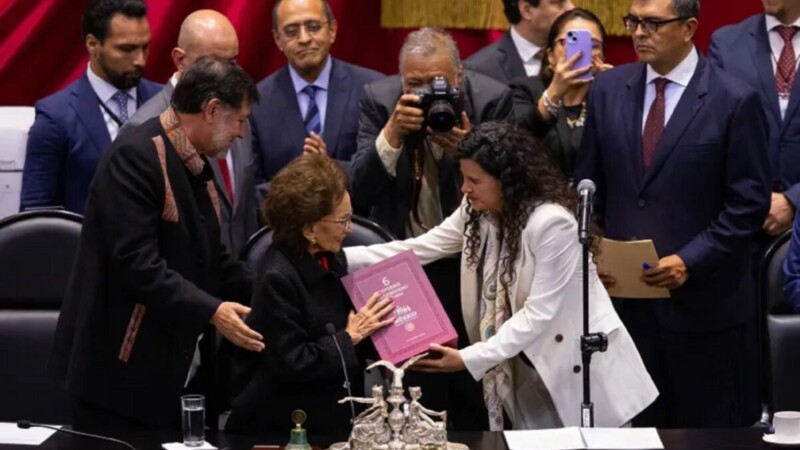 PAN enfurece contra Alcalde al entregar el Informe de AMLO