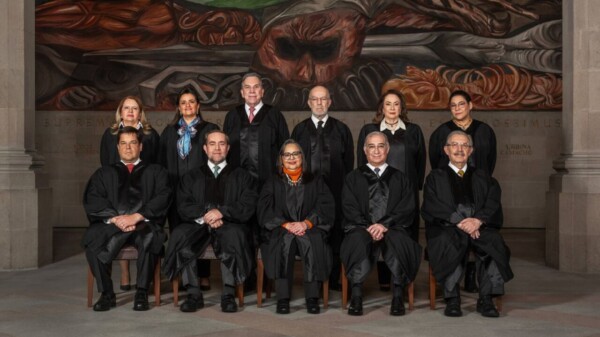 Ministros en paro podrían ir a juicio político y destitución