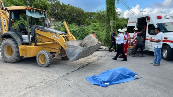 Motociclista muere tras chocar contra retroexcavadora en la Región 228 de Cancún