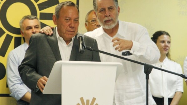 “No celebro que el PRD haya perdido el registro”: AMLO