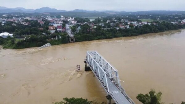 Impresionante derrumbe de un puente en Vietnam
