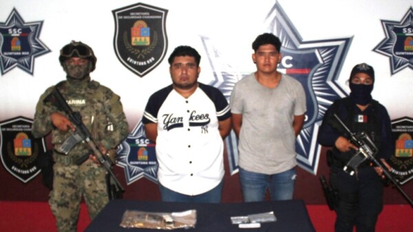 Detienen a dos presuntos narcomenudistas en la Supermanzana 77 de Cancún