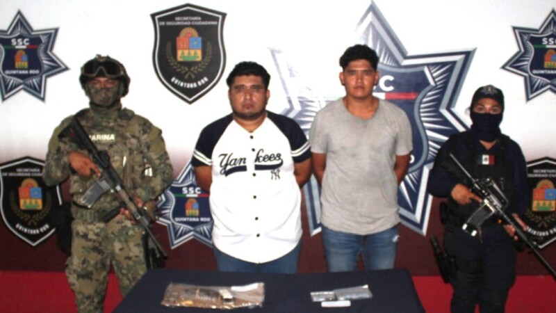 Detienen a dos presuntos narcomenudistas en la Supermanzana 77 de Cancún
