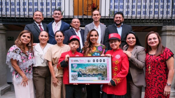 Devela Mara Lezama billete de Lotería Nacional por 50 años de Quintana Roo