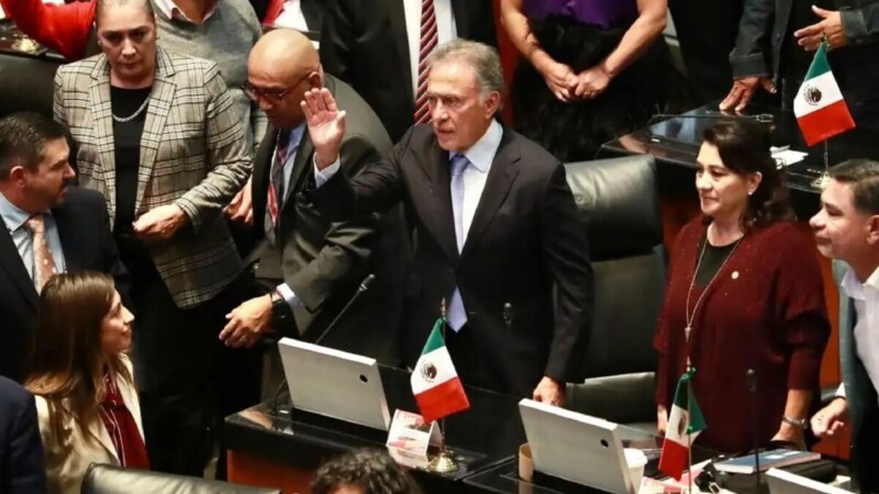 Yunes Linares protesta como senador en suplencia de su hijo