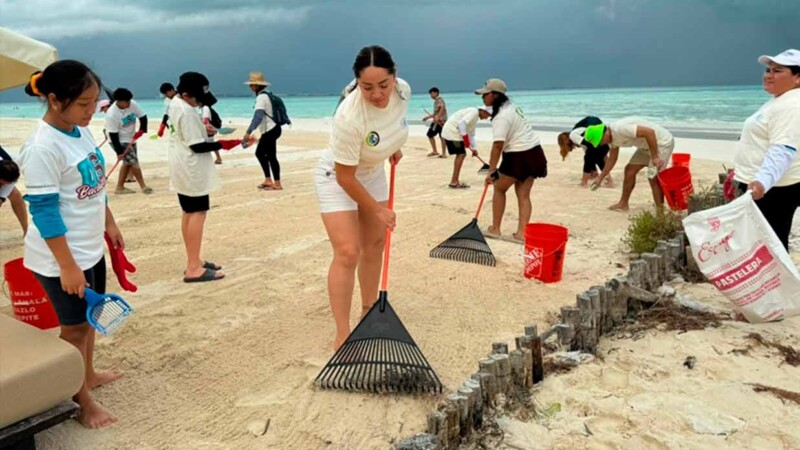 Gobierno de Isla Mujeres fomenta el cuidado de las playas a través de jornada de limpieza