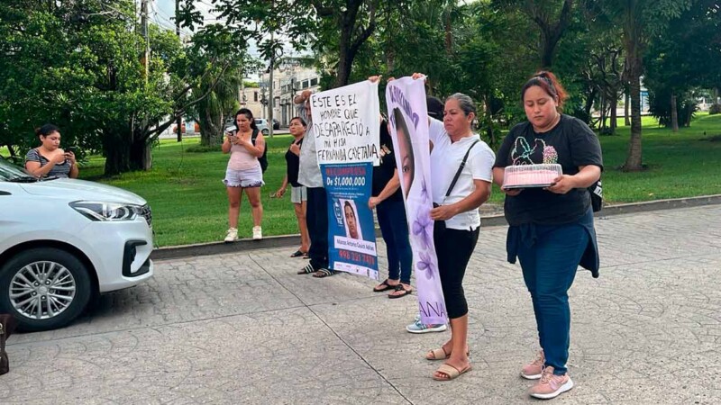 Madres buscadoras bloquean la avenida Cobá de Cancún
