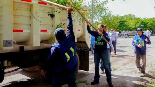 Realiza Cecilia Patrón intensa jornada de servicios públicos en Mérida
