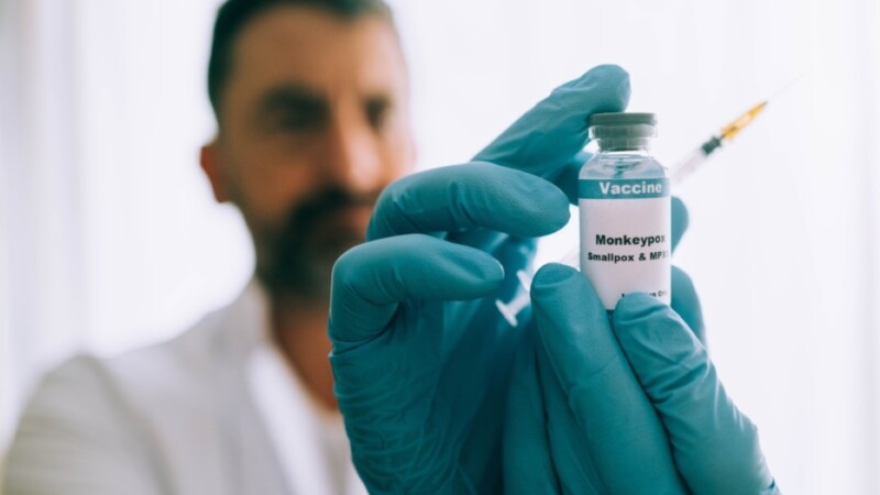 Analiza Cofepris autorizar vacuna contra viruela símica