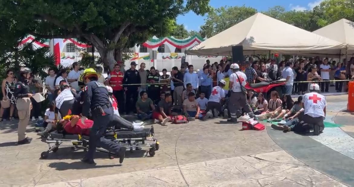 Autoridades de Protección Civil realizan dos simulacros por emergencias en Cancún; se miden los tiempos de respuesta para una situación real.