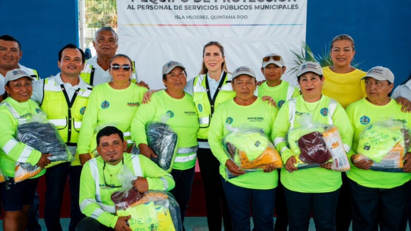 Atenea Gómez Ricalde continúa dignificando al personal de Servicios Públicos con entrega de uniformes