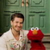 Andrew Garfield habló con Elmo sobre la muerte de su mamá