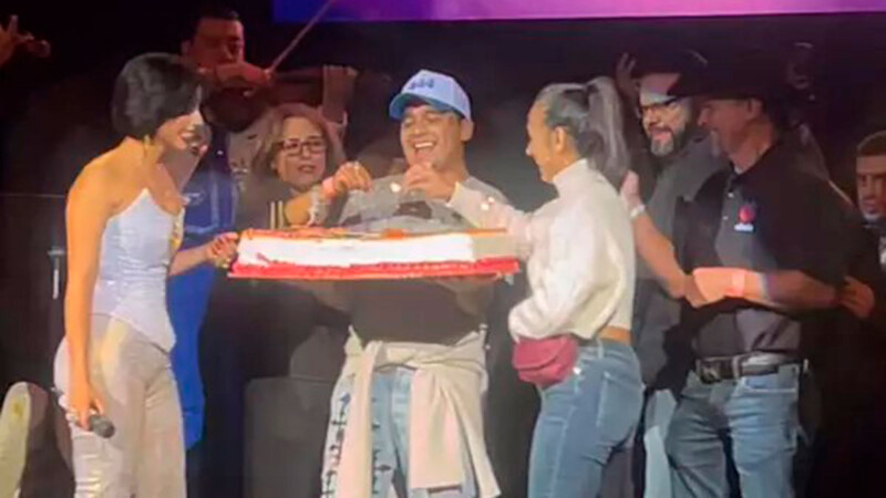 Christian Nodal sorprende a Ángela Aguilar y ella lo defiende de sus haters