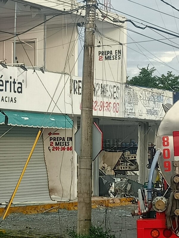 Explosión en una lavandería en la colonia Chichén Itzá de Mérida; no se tienen reportes de personas lesionadas en la avenida Quetzalcóatl.