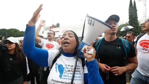 Jueces y magistrados federales votan a favor de seguir en paro